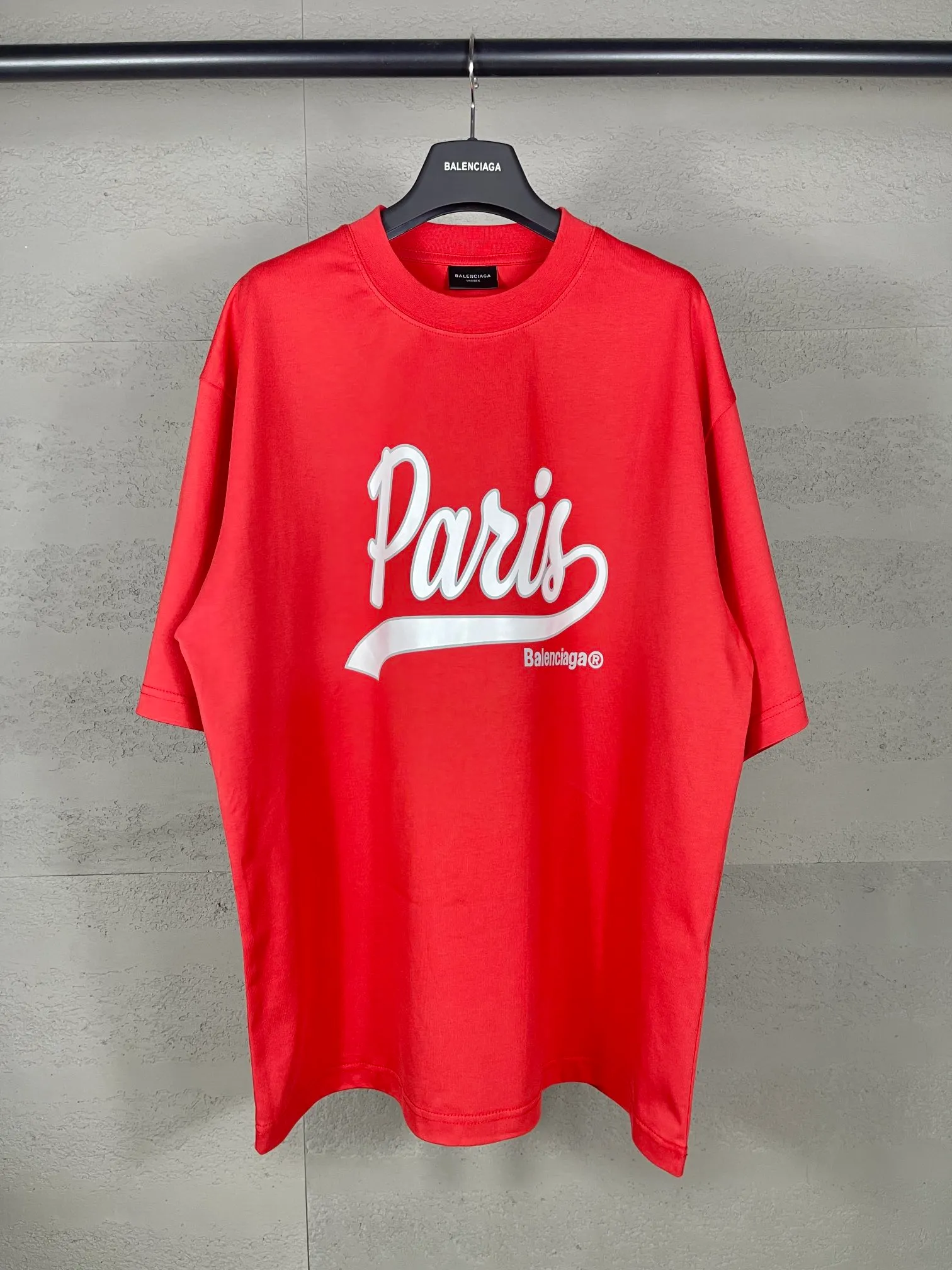 【 . Quality】BALENCI*GA/ .SS 24 New Arrival， enjoy Paris T . . Authentic ， ！ ZP 。 260 ， . ， ，。 。 . ， 。 OS . Same Style ：BL 233370 : .Red Size：XS S M L
